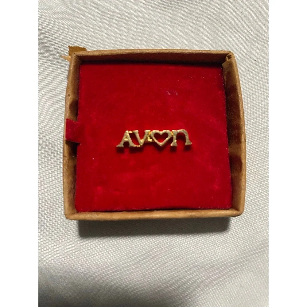 Vintage Avon Gold Tone Pin Spelled Out w/ heart Reward Achievement Award